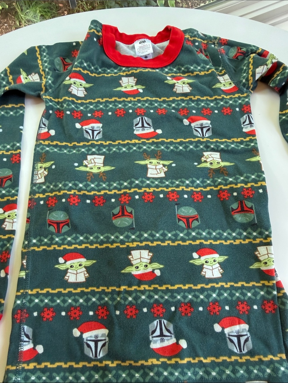 Kids Green Star Wars The Mandalorian Holiday Pajama Set - Picture 3 of 5
